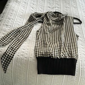 Houndstooth sleeveless top. Tie neck. Perfect condition. Made in France.